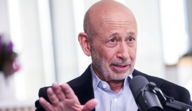 Something on Wall Street 'Smells Like' 2008, Says Former Goldman Sachs Chief. Here's What It Is.