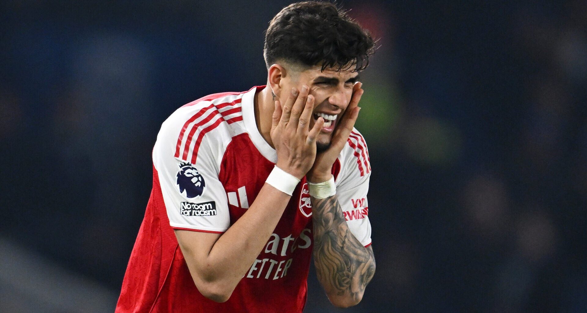 Arsenal fans react to what Piero Hincapie told Fabian Hurzeler during Brighton win