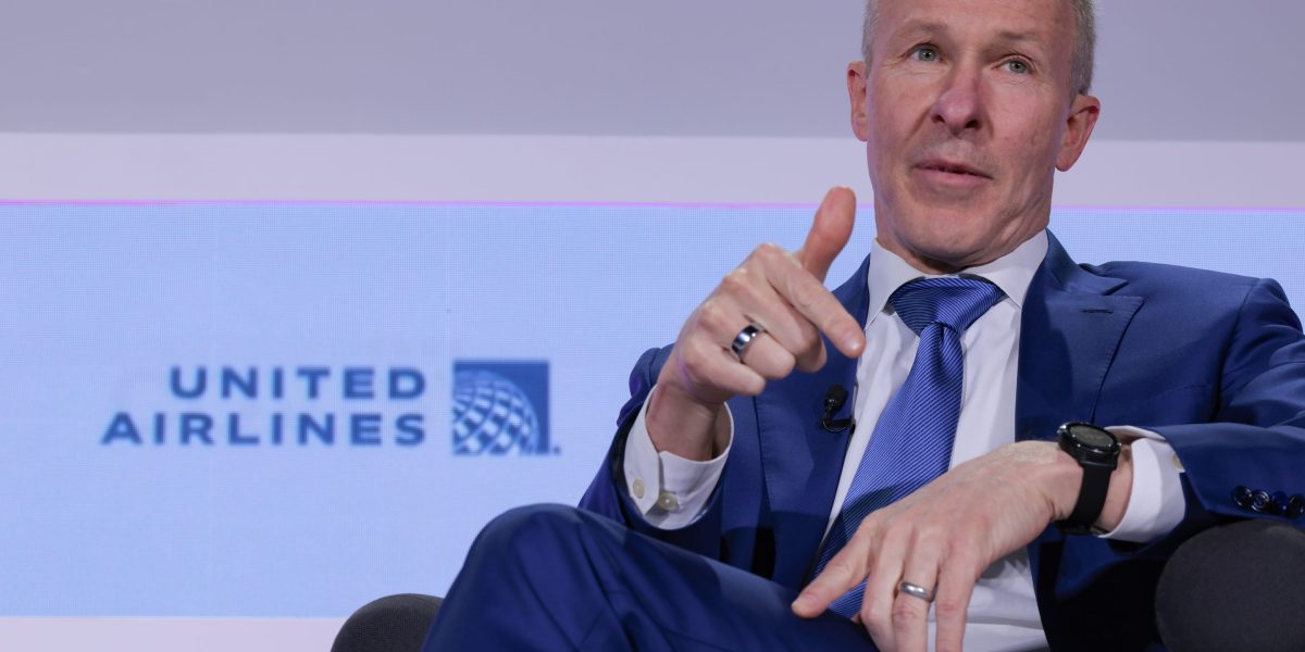 United Airlines plans for oil hitting $175 a barrel and staying above $100 next year