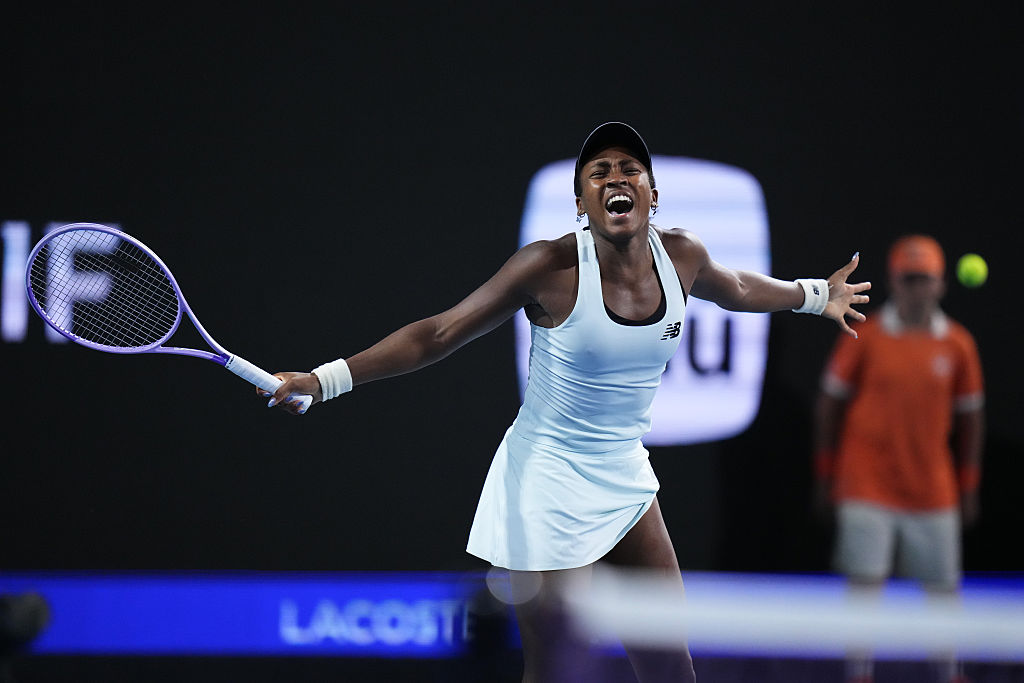 Gauff digs deep to beat Bencic, shows heart in reaching first Miami semifinal