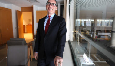 Dr. Kevin Tabb, the CEO of Beth Israel Deaconess Medical Center, in 2017. (Photo by Suzanne Kreiter/The Boston Globe via Getty Images)