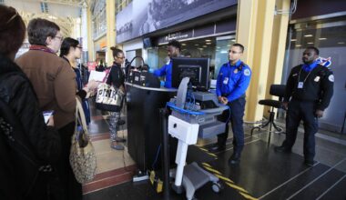 Many DHS employees miss first full paychecks as shutdown continues