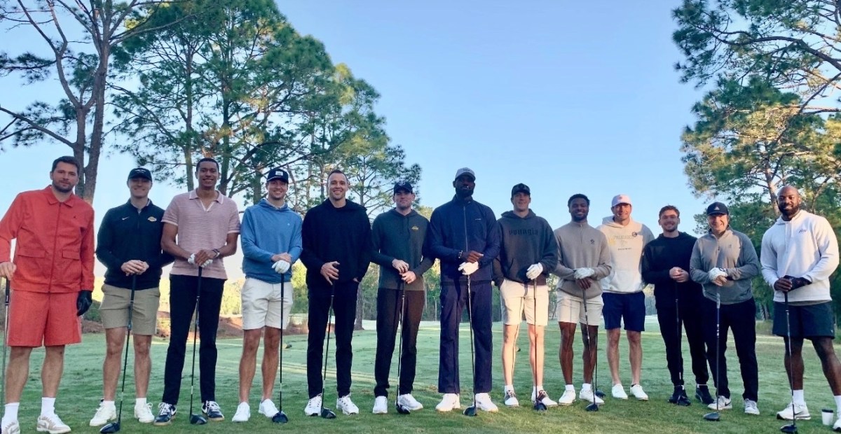 How golf is helping the Lakers bond as a team away from the court