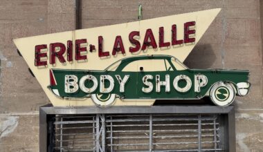 As Chicago Loses Another Iconic Neon Sign, Preservationists Sound The Alarm