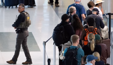 Trump’s move to send ICE to airports fails to break impasse or end long lines - The Washington Post