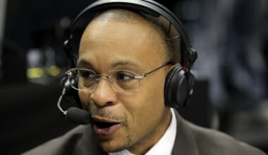 Gus Johnson claims UConn women could win WNBA championship