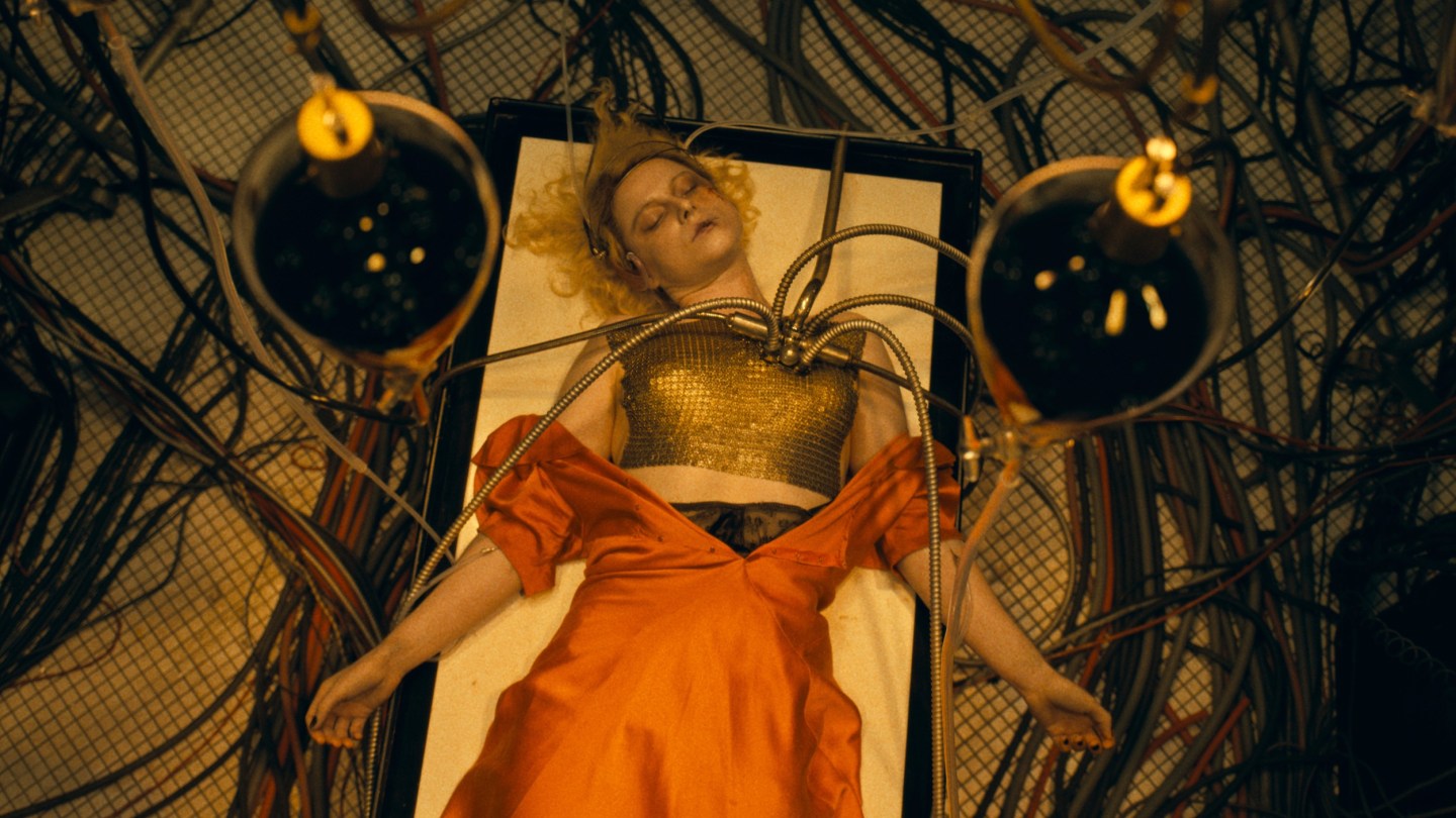 Jessie Buckley in Maggie Gyllenhaal Horror