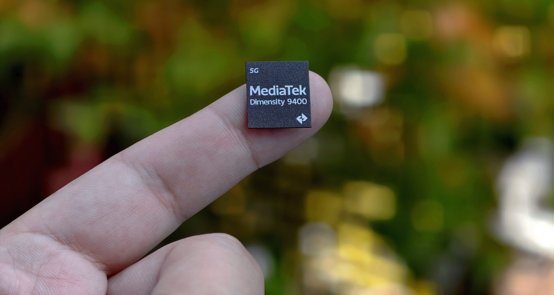 MediaTek Dimensity 9400 chip on finger edited