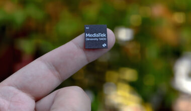 MediaTek Dimensity 9400 chip on finger edited