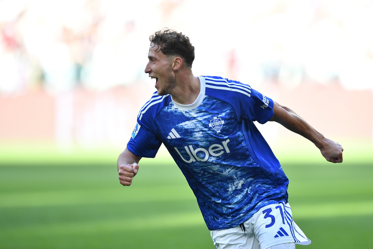 TURIN, ITALY - FEBRUARY 22: Mergim Vojvoda of Como 1907 celebrates the opening goal during the Serie A match between Juventus FC and Como 1907 at on February 21, 2026 in Turin, Italy. (Photo by Valerio Pennicino/Getty Images)