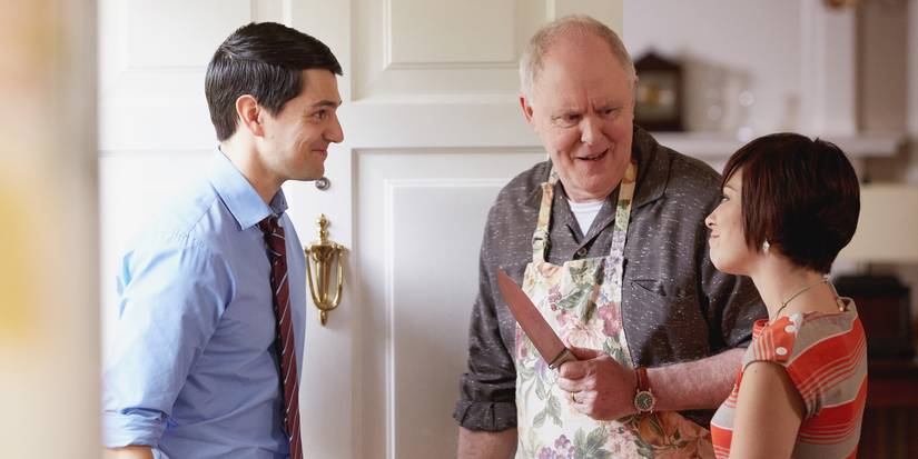 Larry (John Lithgow) holding a knife and talking to Josh (Nicholas D'Agosto) and Summer (Krysta Rodriguez) Trial and Error