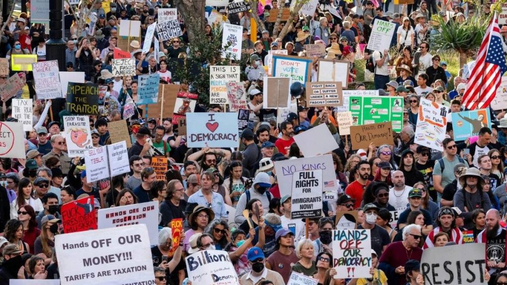 For first time, League of Women Voters of Hawaiʻi County co-sponsors No Dictators Protest in Hilo : Big Island Now