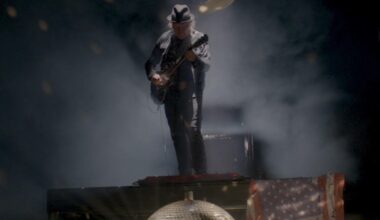 Neil Young Reveals He’s Recording a New Album with Backing Group The Chrome Hearts, Featuring Songs That “Make Me Feel”