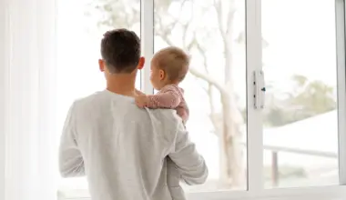 Fathers’ mental health deteriorates long after the birth of their child
