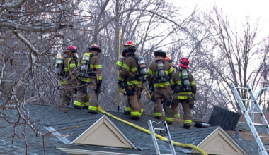 Omaha crews battle early morning house fire