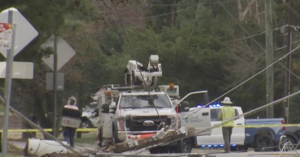 Truck hits utility pole in Raleigh neighborhood, knocking out power for hundreds :: WRAL.com