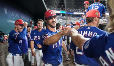 Rangers rookie pitcher finds out he made the team during a mound visit from manager