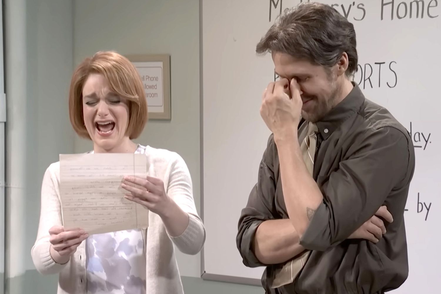 Ryan Gosling breaks over surprise joke changes in 'SNL' sketch