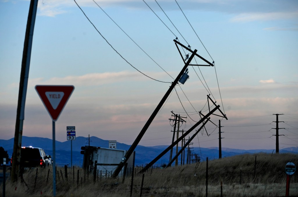 2 fallen semis close Colo. 93, Colo. 128 closed in Boulder, Jefferson counties amid wind storm