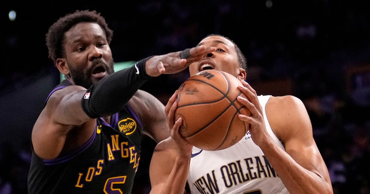 How much of a liability is Deandre Ayton? – Annenberg Media