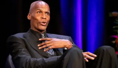 Celtics Icon Robert Parish Responds To LeBron James Tying His Record image