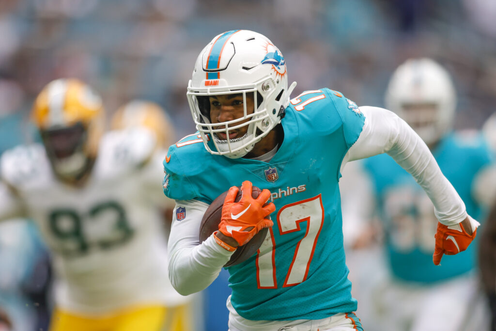 Broncos To Acquire WR Jaylen Waddle From Dolphins