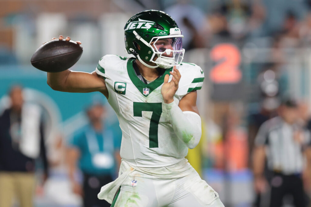 Jets To Trade QB Justin Fields To Chiefs