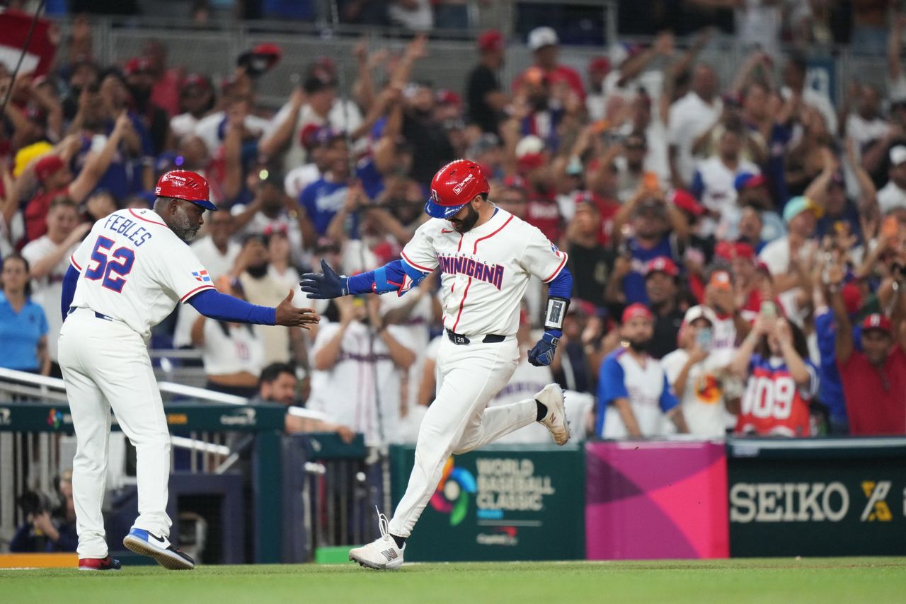 Austin Wells' only swing of the bat puts the Dominicans in WBC record book and semifinals
