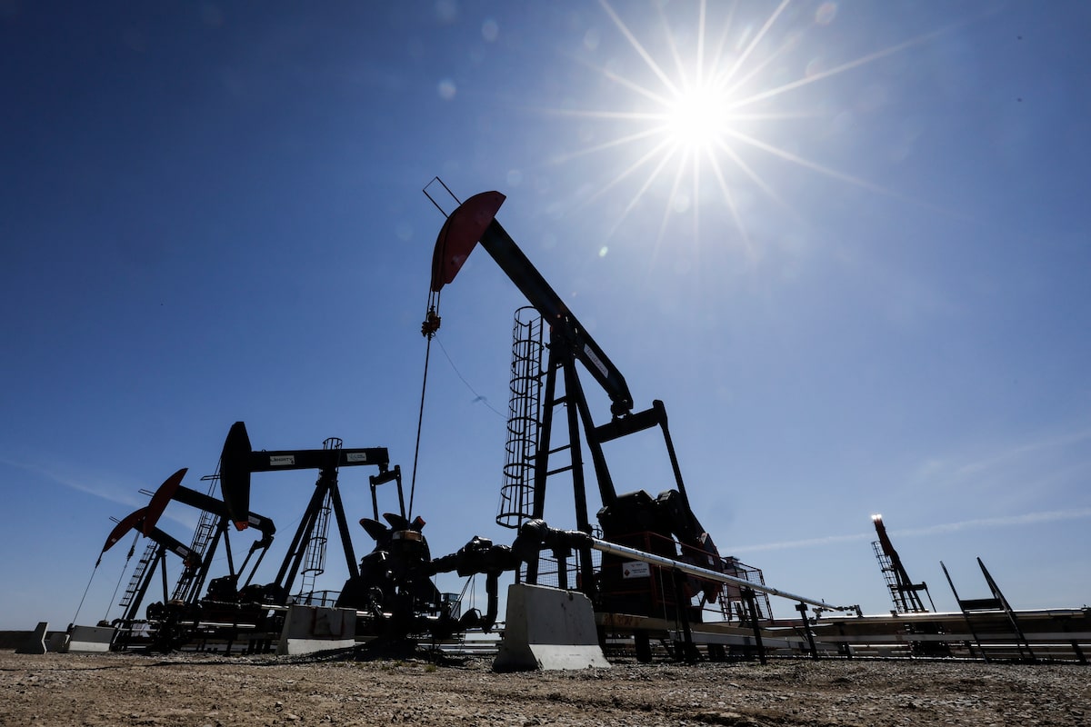 Canadian Natural pauses $8.25-billion oil sands expansion, citing carbon policy uncertainty