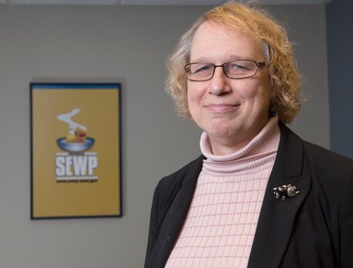 Head shot of Joanne Woytek