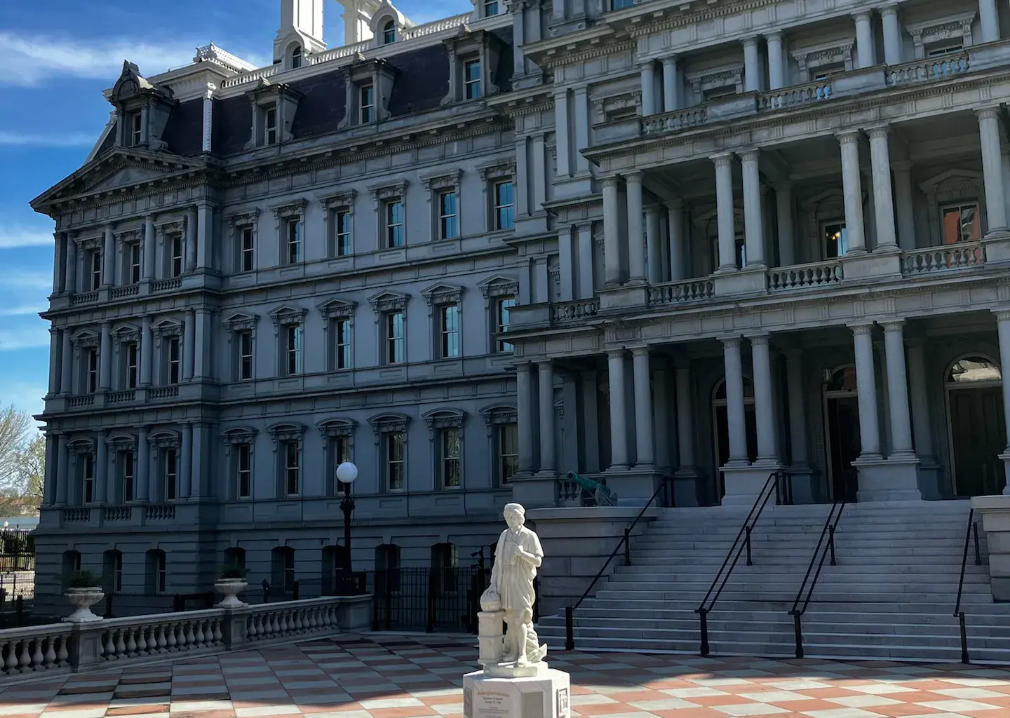 Trump installs Christopher Columbus statue on White House grounds - The Washington Post