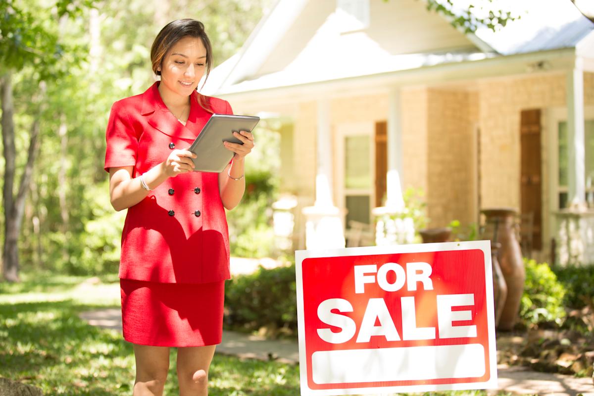 Spring homebuying season is poised for ‘modest gains’. Will inflation and job market fears get in the way?