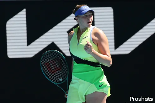 Amanda Anisimova fist pumps after winning point.