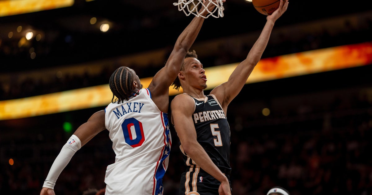 Tyrese Maxey exits game in final minute with hand injury as Sixers lose to Hawks, 126-116