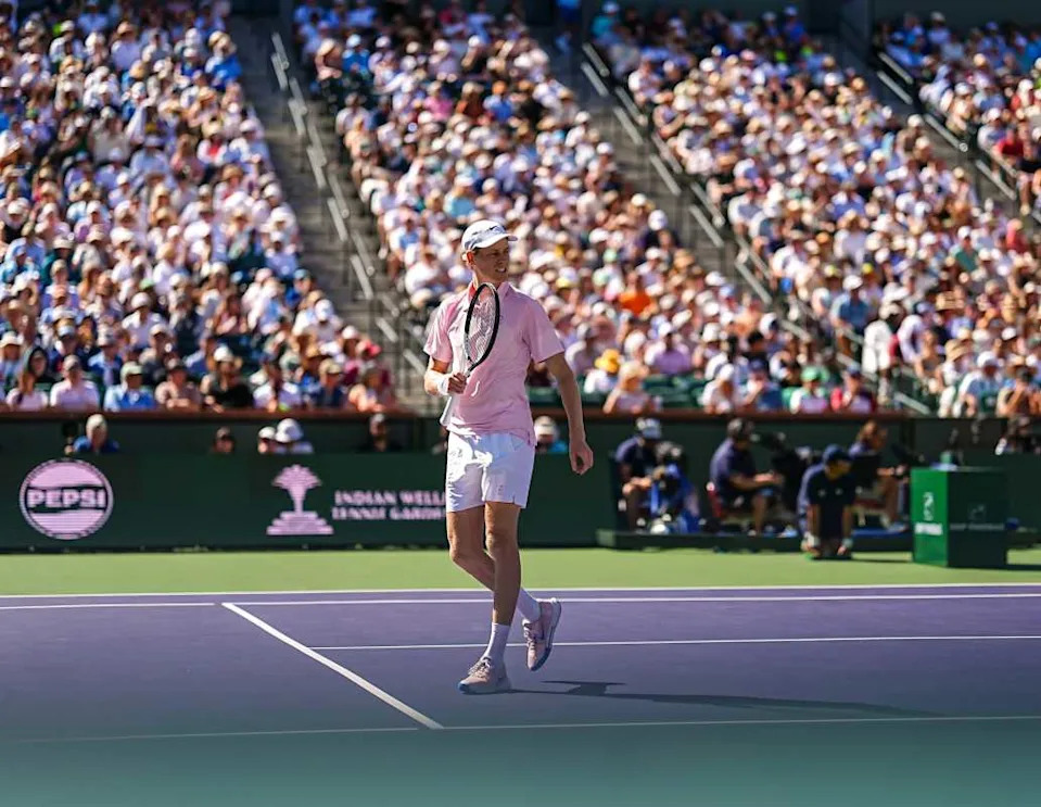 Jannik Sinner celebrates a dramatic point over Alexander Zverev.