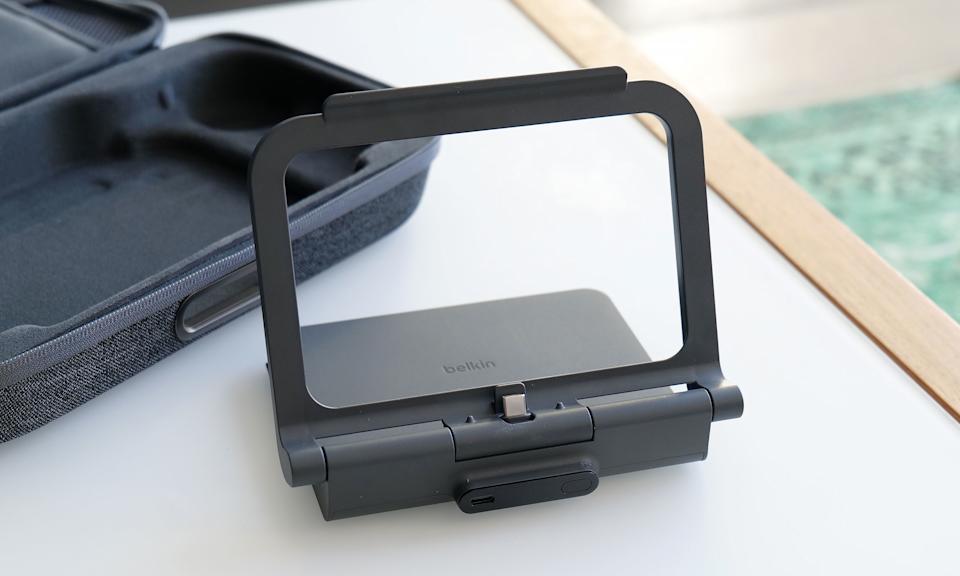 Here's what the battery pack looks like when you take it out of the case. As you can see, its size and shape means it's not a great standalone external power pack any more. 