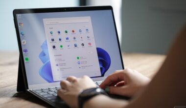 Windows 11 is finally getting a movable taskbar