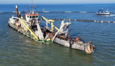 BREAKING NEWS: Boskalis' CSD Rhône brings new sand at Marker Wadden
