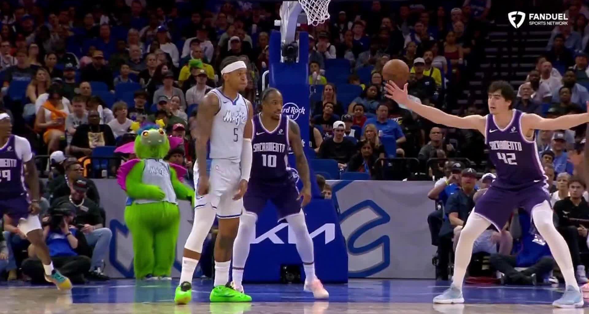 Magic stop 6-game losing streak by beating Kings 111-107 behind 30 points from Banchero