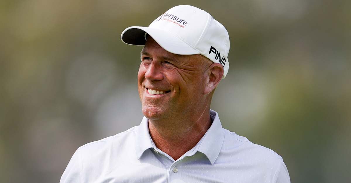 Stewart Cink ends with albatross to take second-round lead at Hoag Classic
