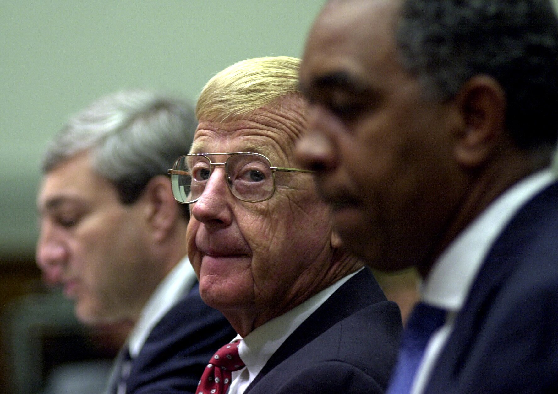 Tubby Smith, right, head basketball coach for Kentucky University, Lou...