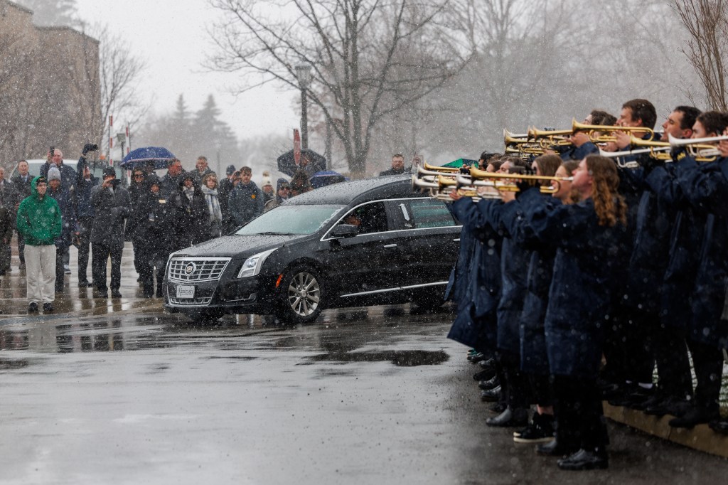 University says goodbye to Lou Holtz