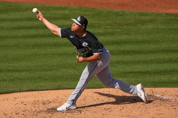 Chicago White Sox pitcher Wikelman González throws during the third inning of a spring training baseball game Tuesday, Feb. 24, 2026, in Peoria, Ariz. (AP Photo/Charlie Riedel)
