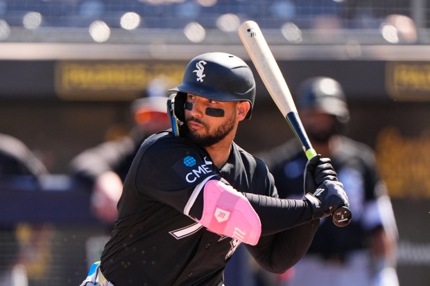 Chicago White Sox's Edgar Quero bats during the first inning of a spring training baseball game against the Seattle Mariners, Tuesday, Feb. 24, 2026, in Peoria, Ariz. (AP Photo/Charlie Riedel)