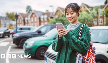 Councils pressed to use universal parking app to cut 'unfair' fines - BBC