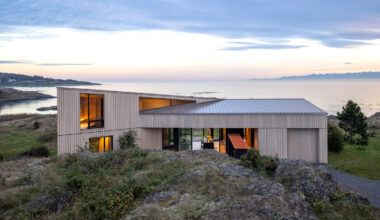 Heliotrope tucks cedar house into rocky site on a Washington island