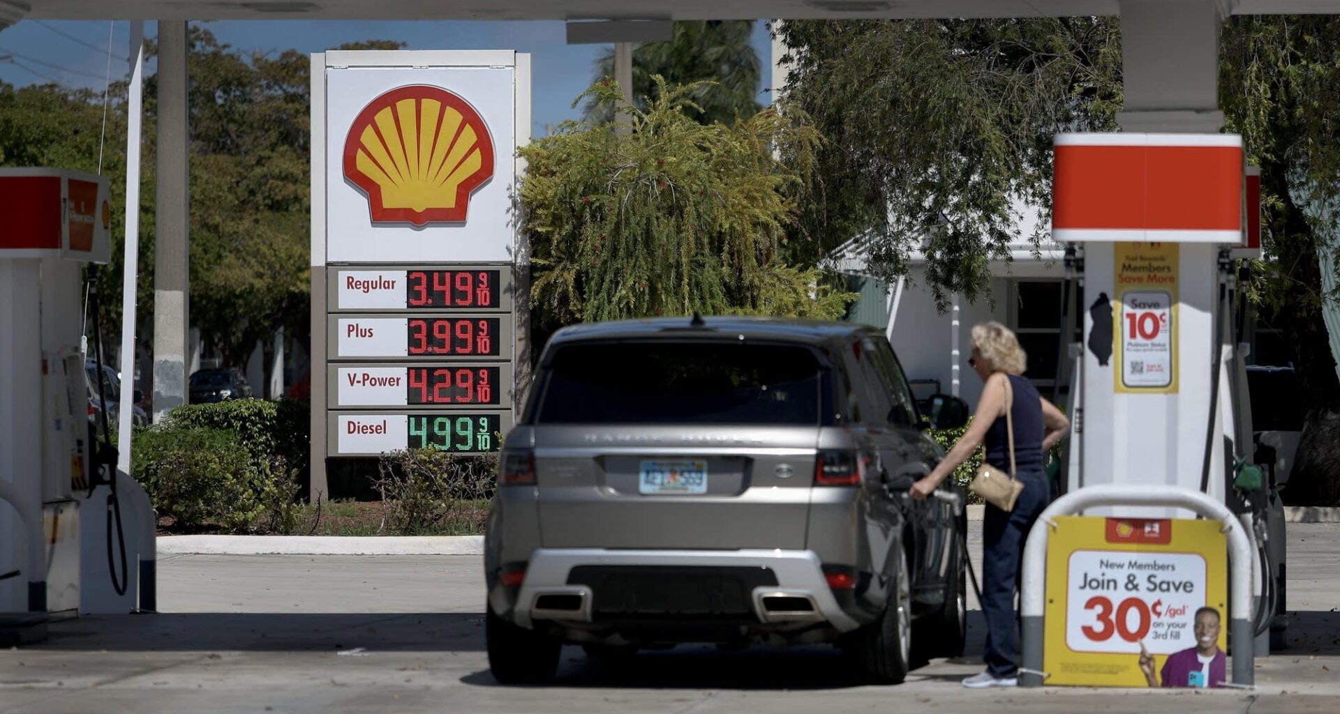 Consumers were pessimistic before the war. Now what? - marketplace.org