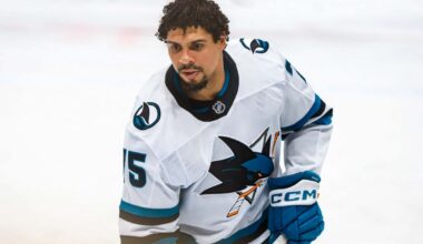 Ryan Reaves has locker room stall emptied out, still expected to remain with Sharks for rest of season