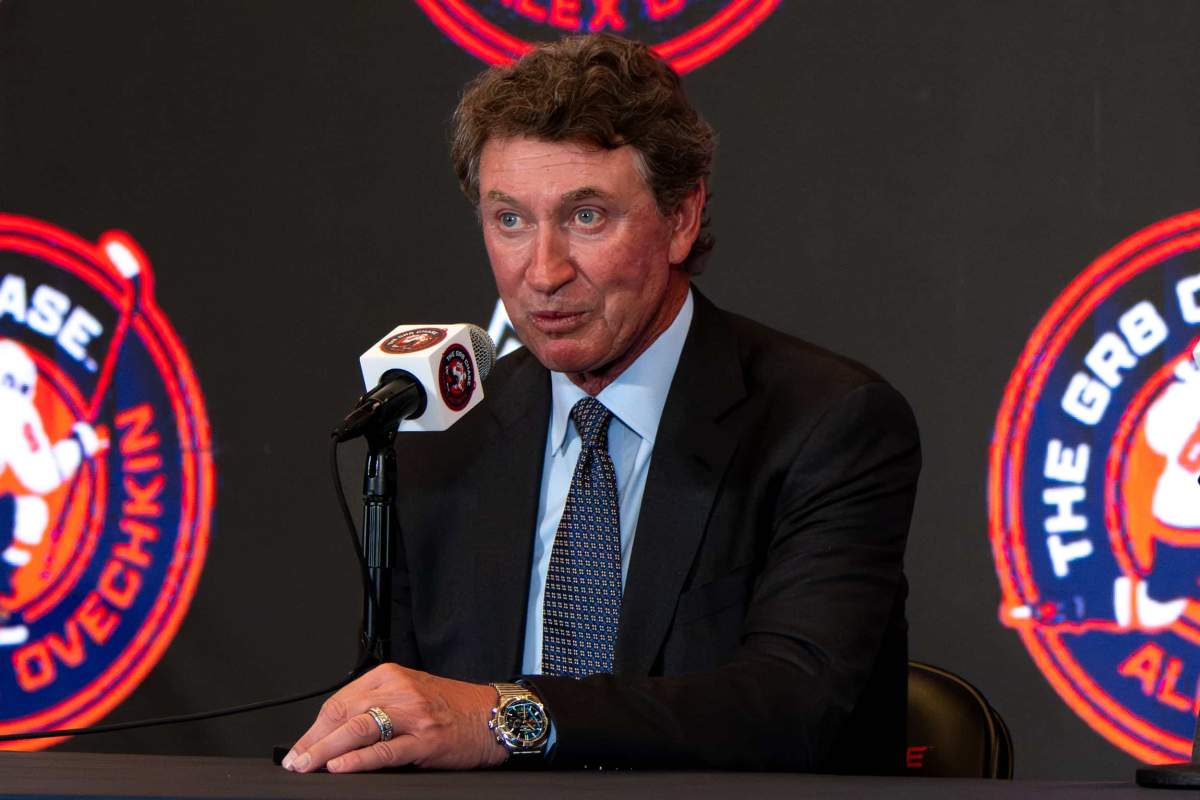 Wayne Gretzky was barred from ice level during Olympic Gold Medal Game due to IOC security not knowing who he was