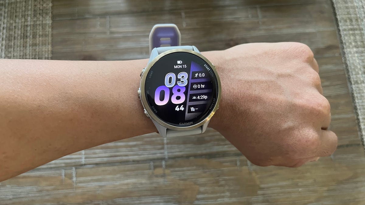 Garmin Smartwatch Users Can Now Make Calls and Send Texts Through WhatsApp